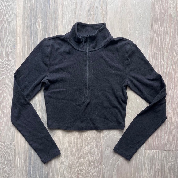 ARITZIA 1/2 Zip - Picture 1 of 3